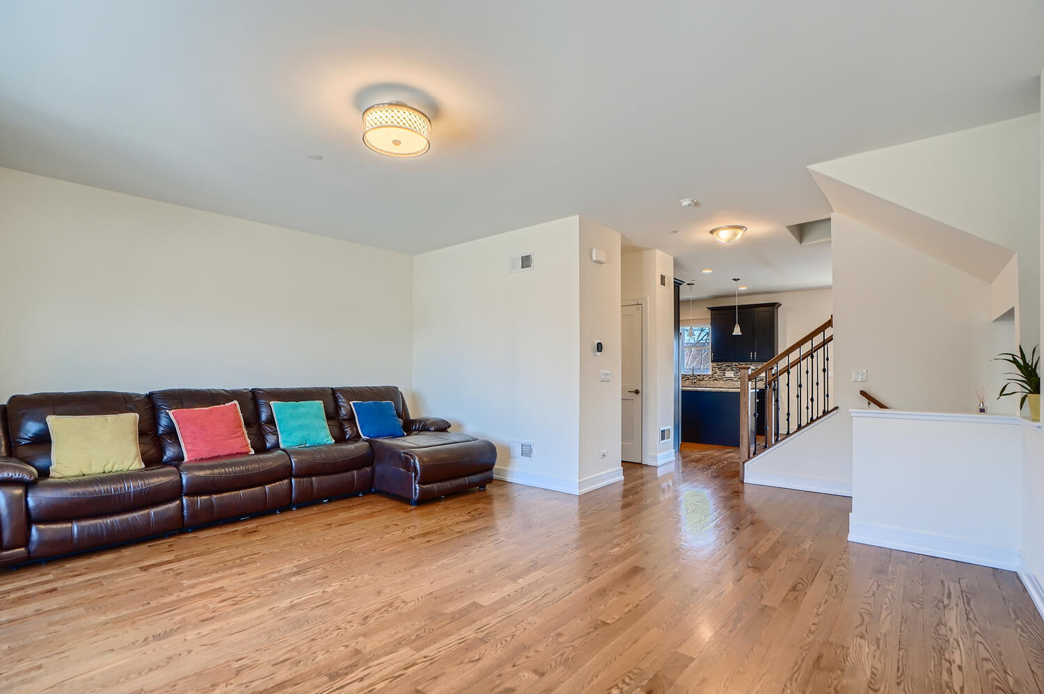 2603 Chelsey Street Buffalo Grove, IL 60089 - Photo 7 of 28 a living room with furniture and kitchen view