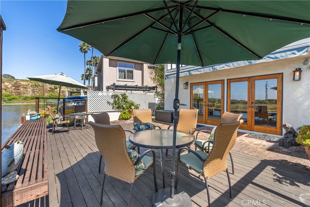 5 Canal Circle Newport Beach, CA 92663 - Photo 24 of 30 a view of a patio with table and chairs under an umbrella