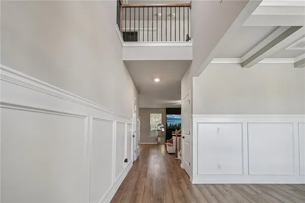a view of entryway with livingroom