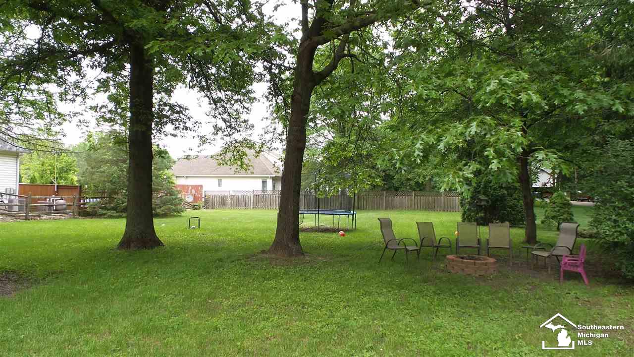 8200 Adler Road Lambertville, MI 48144 - Photo 18 of 18 31382689-17.JPG