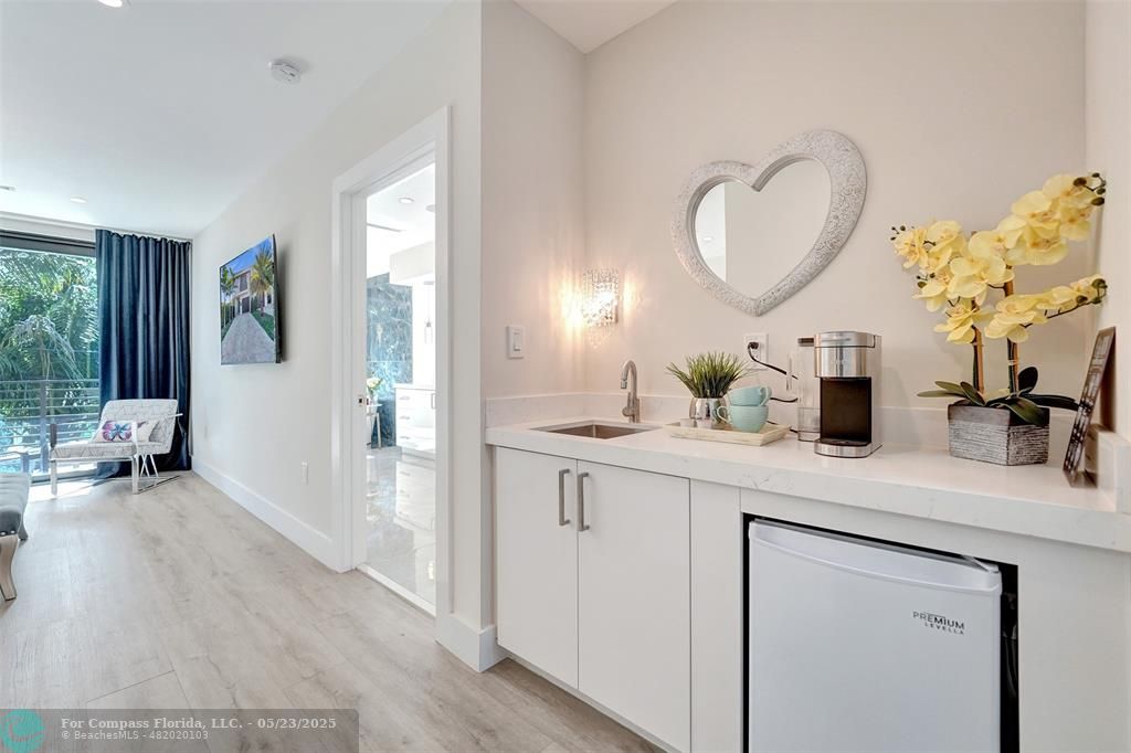 1238 Northeast 17th Avenue, Unit 2 Fort Lauderdale, FL 33304 - Photo 19 of 40 a en suite bathroom with a double vanity sink and a mirror