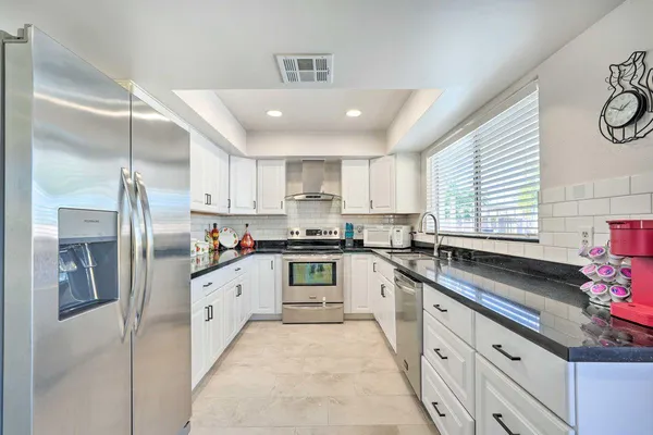 $3,000 | 1976 West Angela Drive, Phoenix, AZ 85023