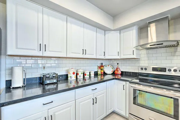 $3,000 | 1976 West Angela Drive, Phoenix, AZ 85023
