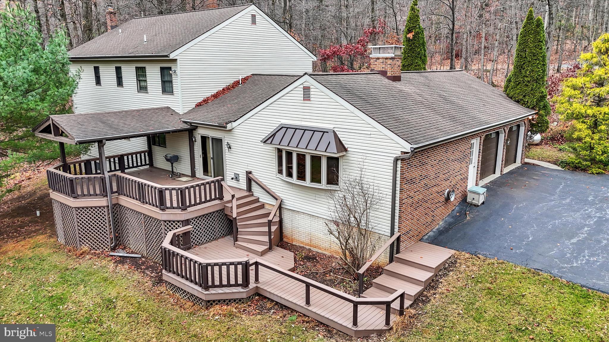 1815 Larch Circle Lebanon, PA 17042 - Photo 5 of 52 Multi level deck