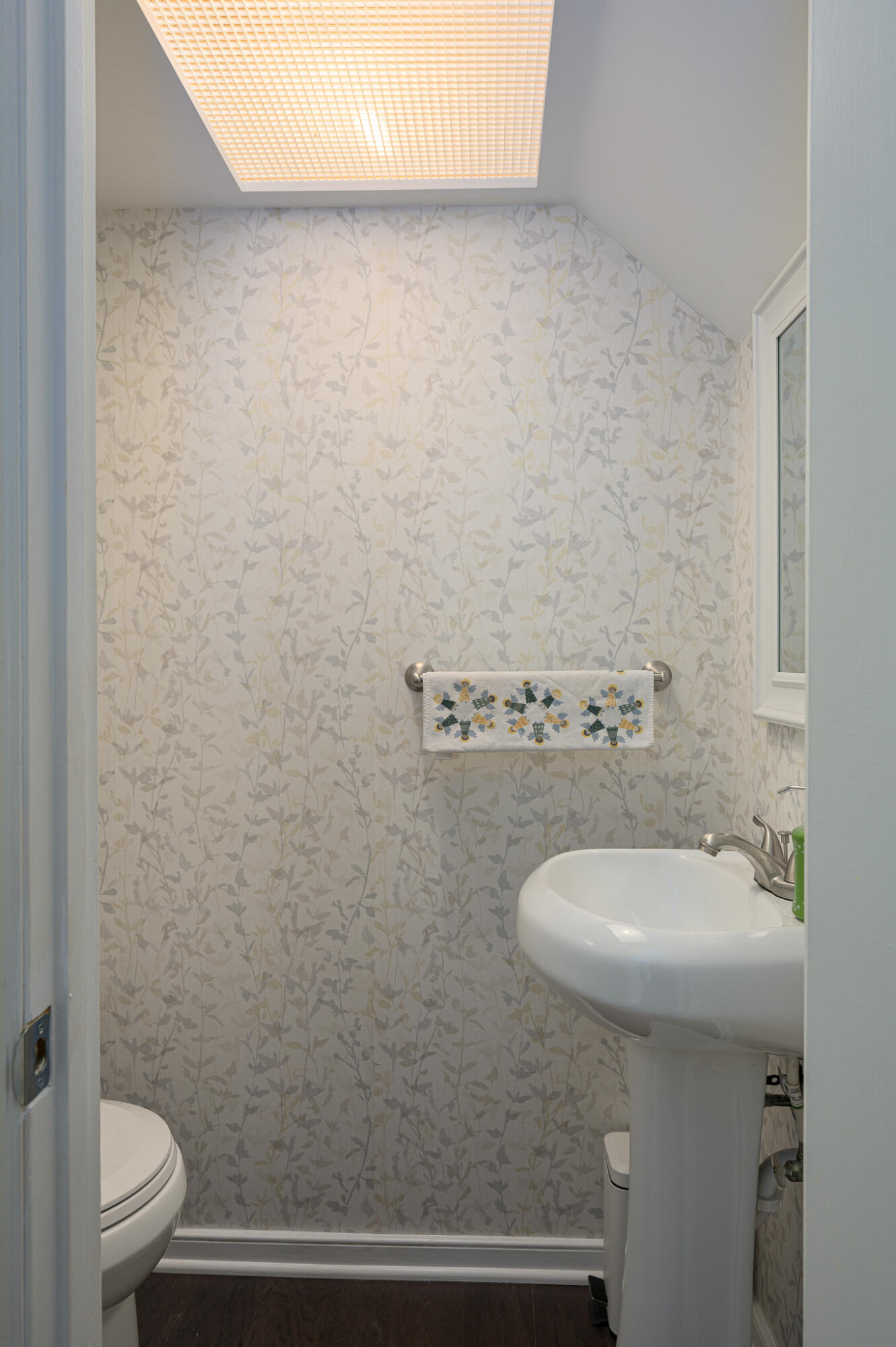 707 Center Street Mount Pleasant, SC 29464 - Photo 17 of 29 Powder Room