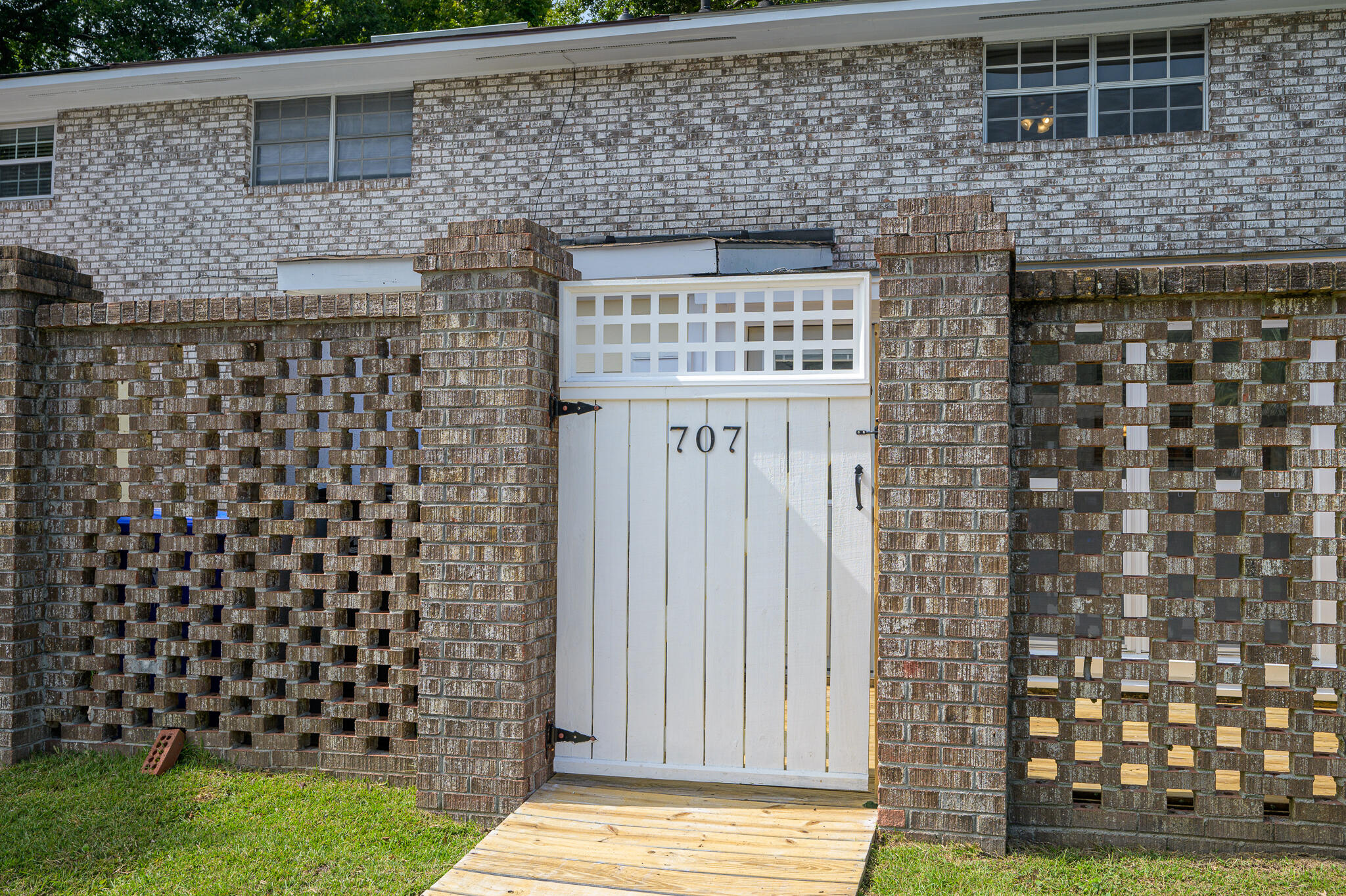 707 Center Street Mount Pleasant, SC 29464 - Photo 23 of 29 Rear Exterior(1)