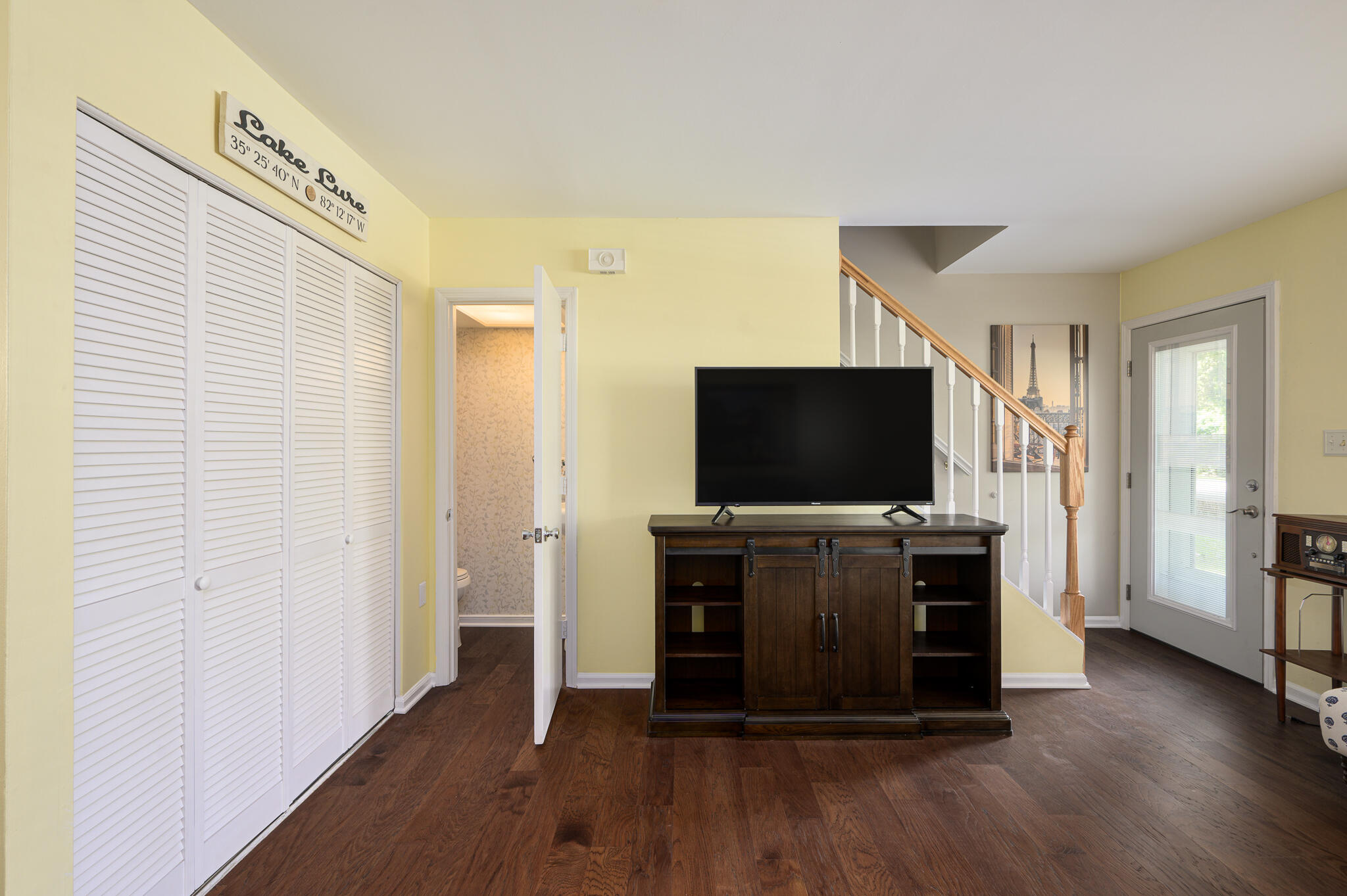 707 Center Street Mount Pleasant, SC 29464 - Photo 5 of 29 Living Room