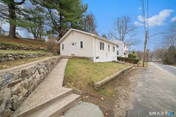 $279,900 | 99 Essex Avenue, Waterbury, CT 06704