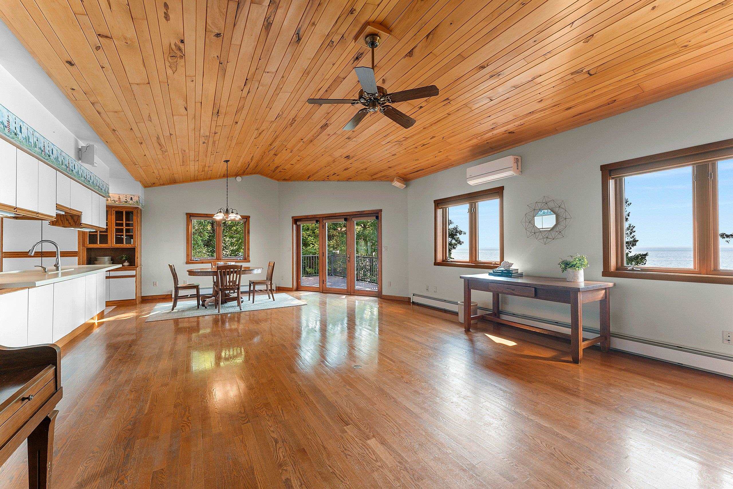5153 Edgewater Beach Road Green Bay, WI 54311 - Photo 10 of 48