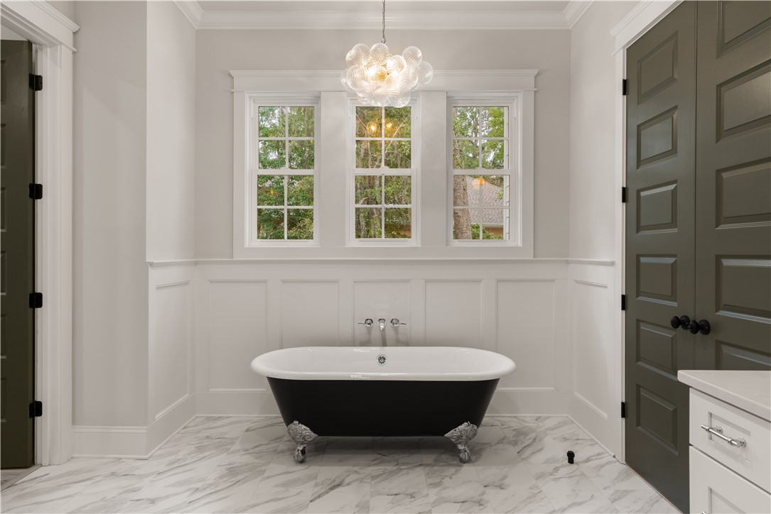 156 Rice Mill St. Simons Island, GA 31522 - Photo 15 of 36 Exquisite Clawfoot Bathtub