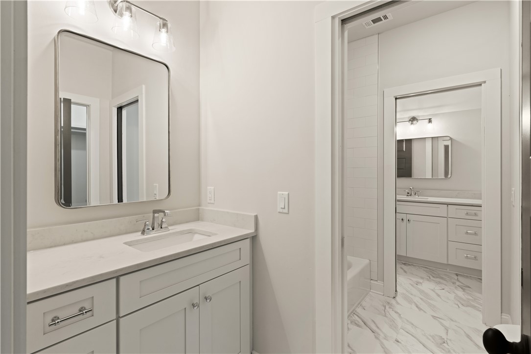156 Rice Mill St. Simons Island, GA 31522 - Photo 23 of 36 Jack & Jill Bathroom