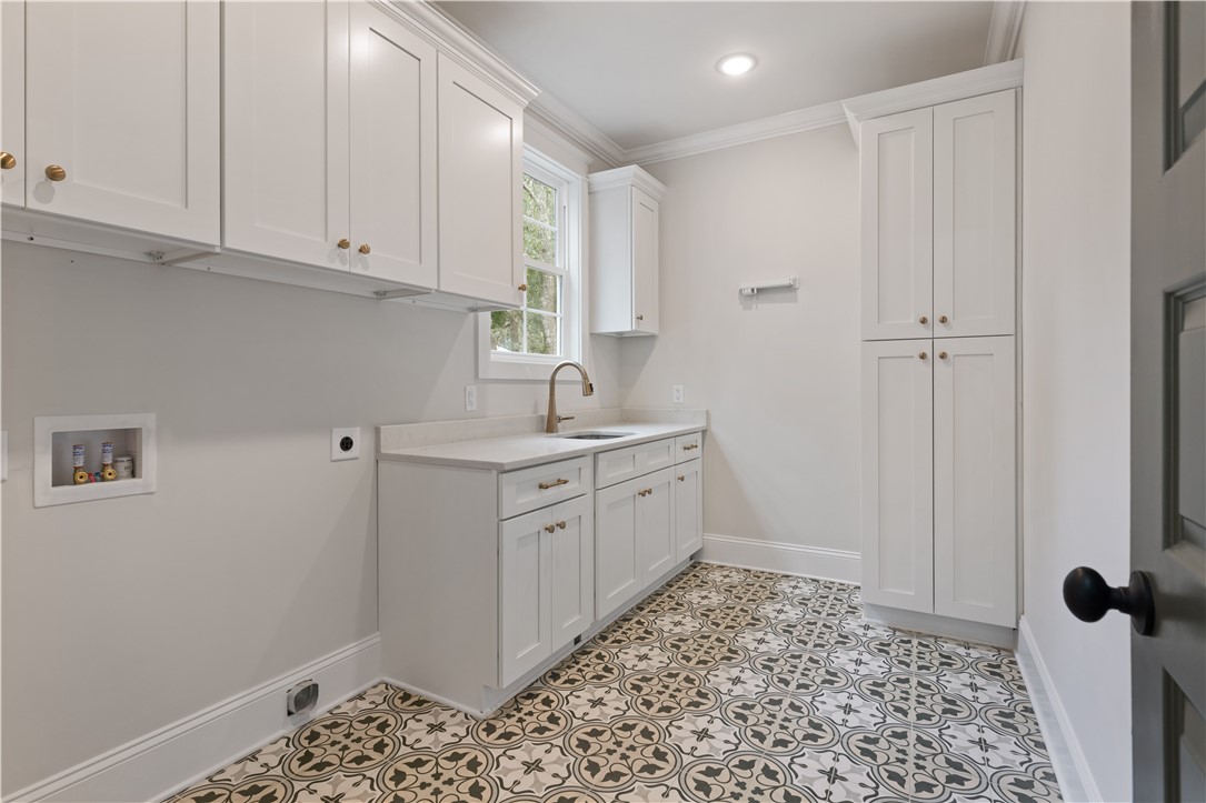 156 Rice Mill St. Simons Island, GA 31522 - Photo 29 of 36 Amazing Laundry Room