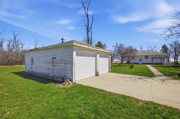 $450,000 | 5555 167th Avenue Southeast, Kindred, ND 58051