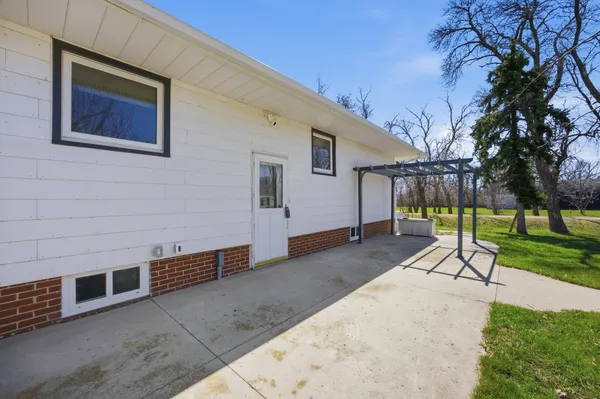 $450,000 | 5555 167th Avenue Southeast, Kindred, ND 58051