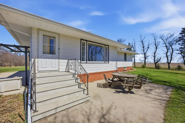 $450,000 | 5555 167th Avenue Southeast, Kindred, ND 58051