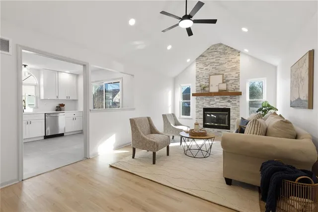 $370,000 | 719 London Way, Lee's Summit, MO 64081