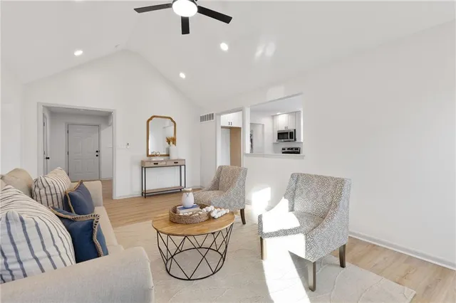 $370,000 | 719 London Way, Lee's Summit, MO 64081