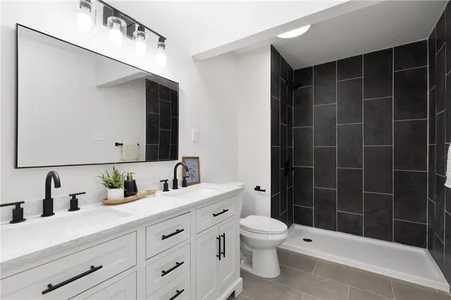 $370,000 | 719 London Way, Lee's Summit, MO 64081