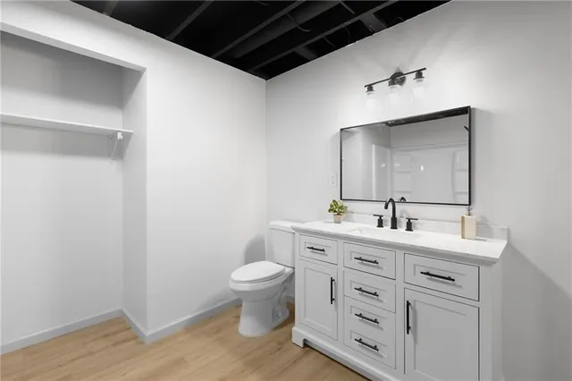 $370,000 | 719 London Way, Lee's Summit, MO 64081