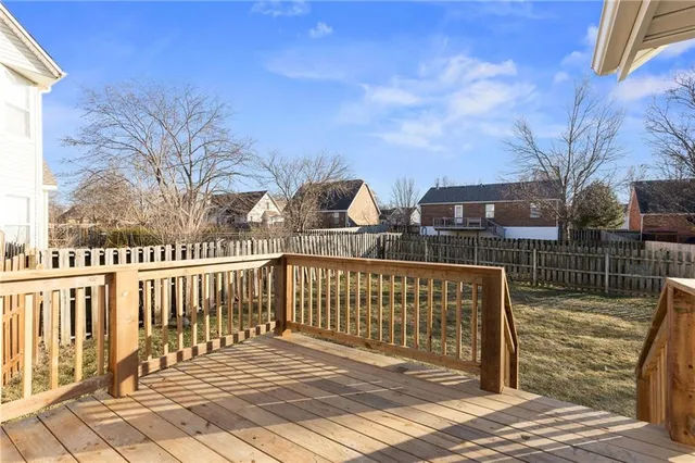 $370,000 | 719 London Way, Lee's Summit, MO 64081