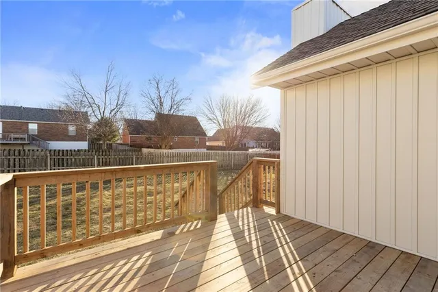 $370,000 | 719 London Way, Lee's Summit, MO 64081