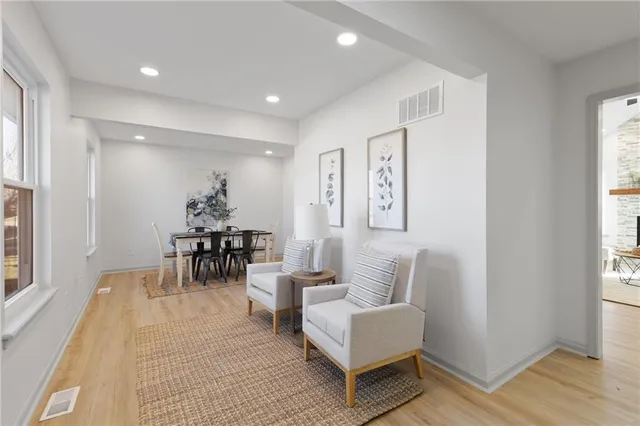 $370,000 | 719 London Way, Lee's Summit, MO 64081