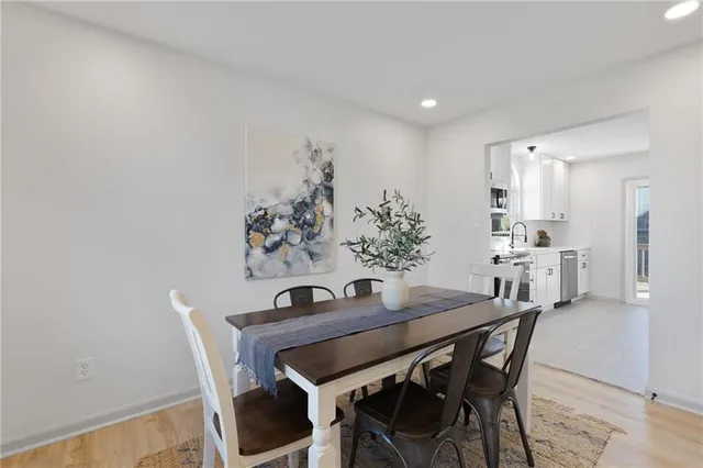 $370,000 | 719 London Way, Lee's Summit, MO 64081