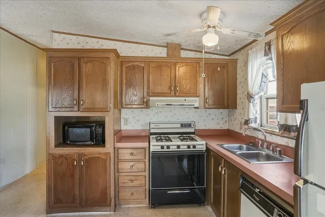 $400,000 | 955 West Lakeshore Drive, Colchester, VT 05446