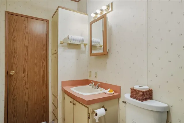 $400,000 | 955 West Lakeshore Drive, Colchester, VT 05446