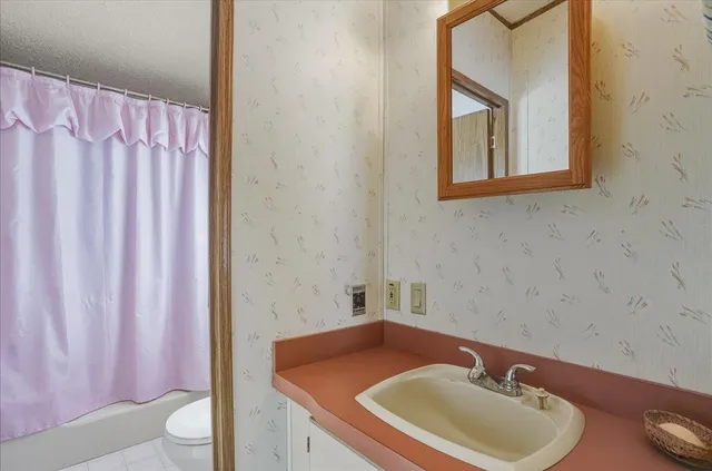 $400,000 | 955 West Lakeshore Drive, Colchester, VT 05446