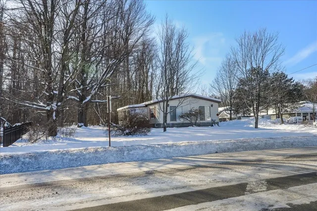 $400,000 | 955 West Lakeshore Drive, Colchester, VT 05446