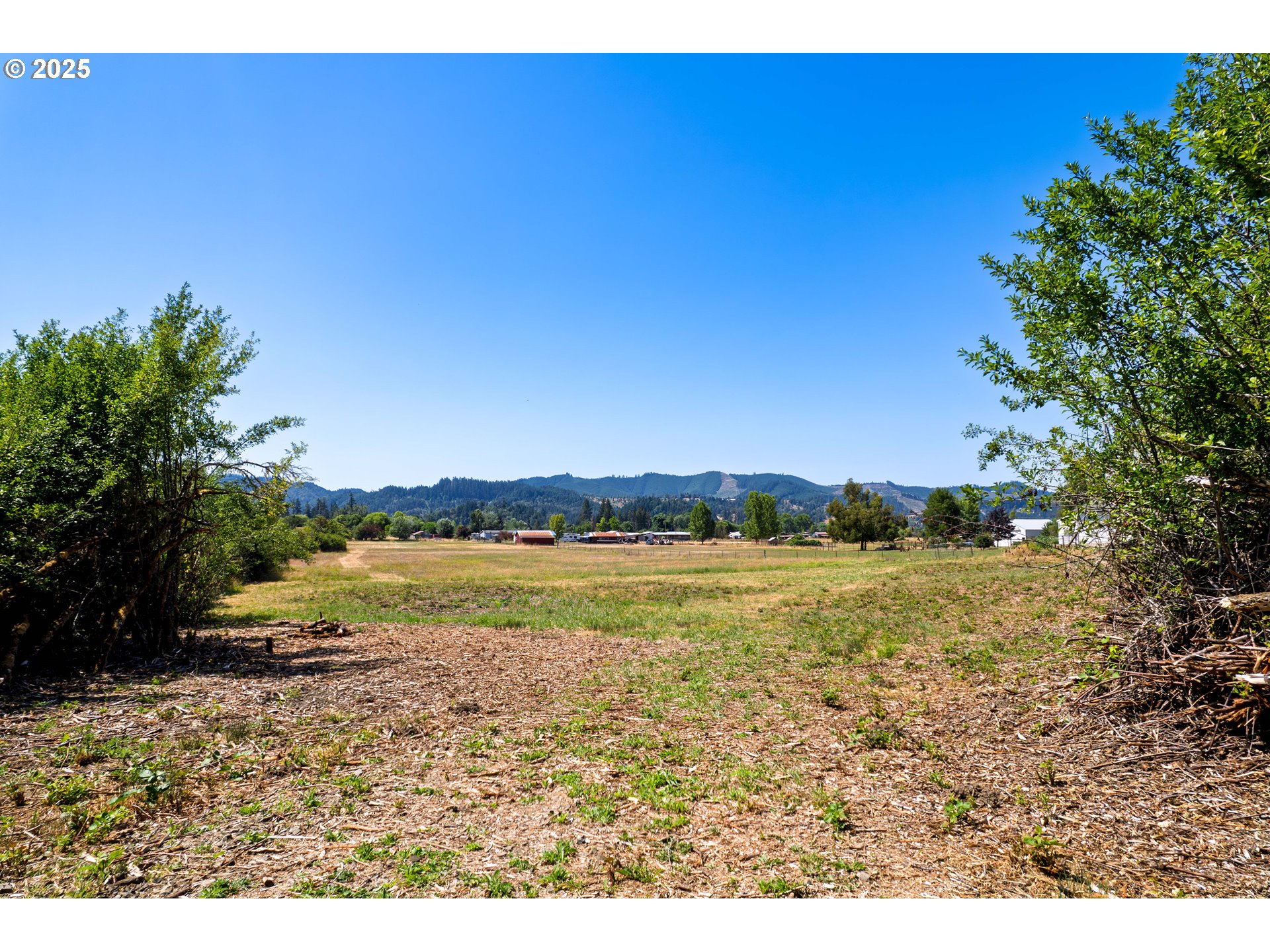 1555 Northside Road Sutherlin, OR 97479 - Photo 9 of 9 a view of an ocean and beach