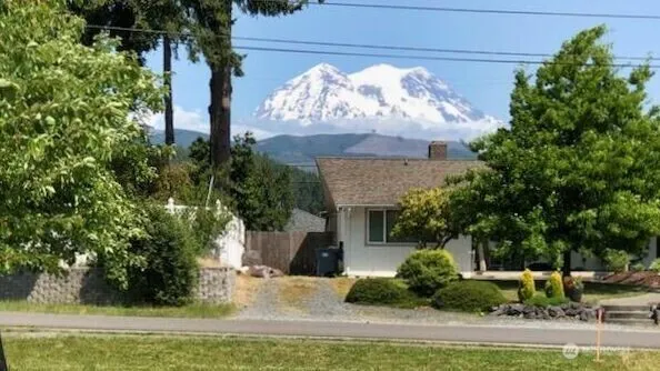 a view of a house with a yard garage and fountain