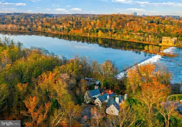 $25,000,000 | 1100 Crest Lane, McLean, VA 22101