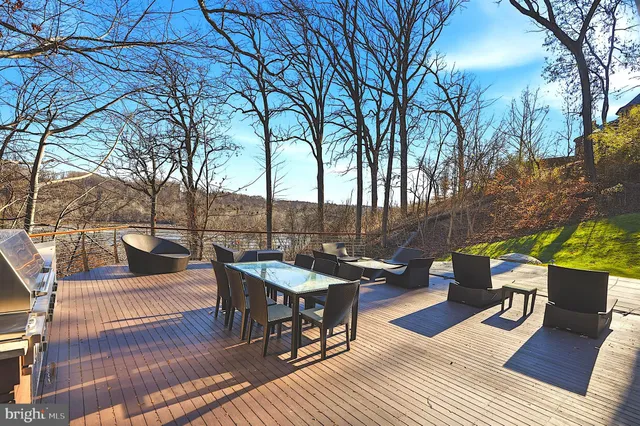 $25,000,000 | 1100 Crest Lane, McLean, VA 22101