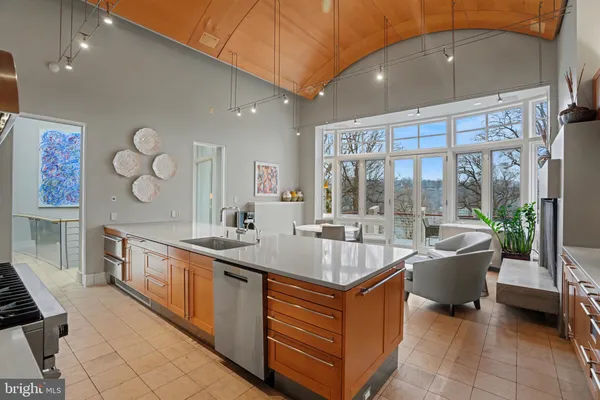 $25,000,000 | 1100 Crest Lane, McLean, VA 22101