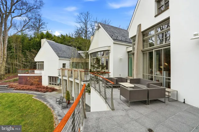 $25,000,000 | 1100 Crest Lane, McLean, VA 22101