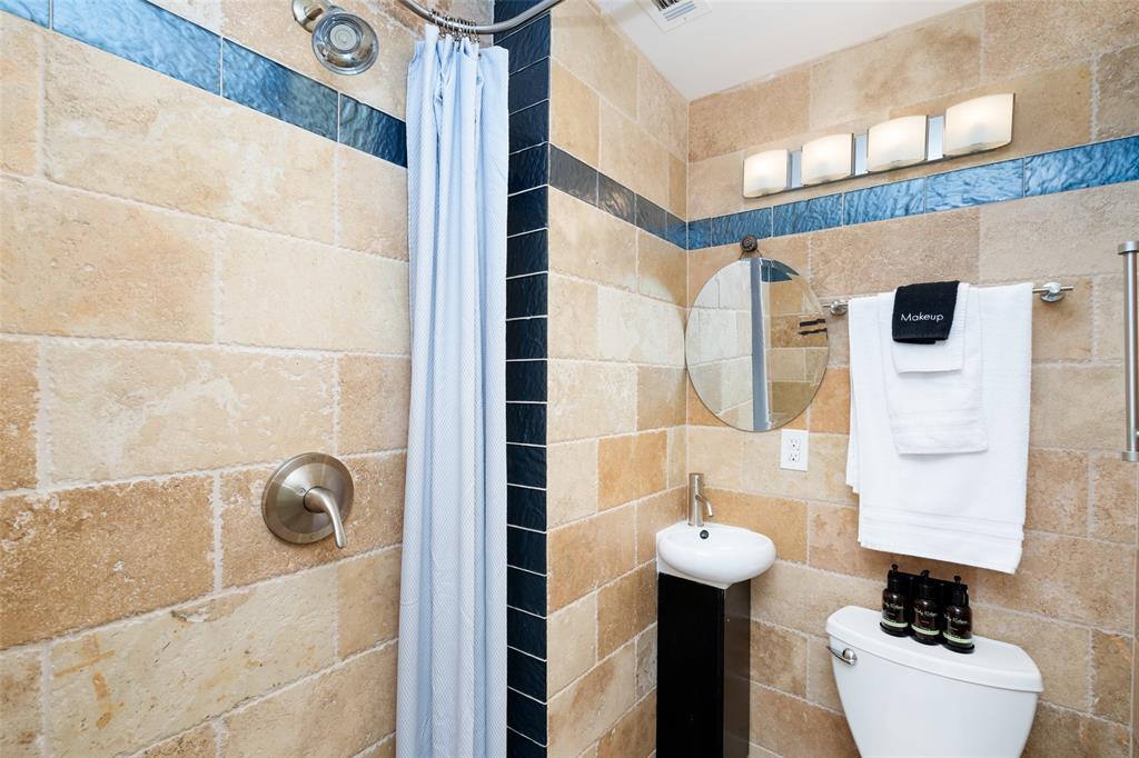 511 North Akard Street, Unit 1502 Dallas, TX 75201 - Photo 19 of 30 European bathroom on terrace level