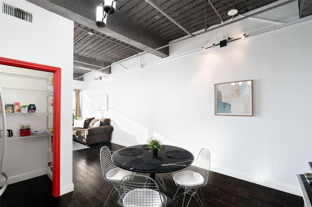 511 North Akard Street, Unit 1502 Dallas, TX 75201 - Photo 8 of 30 Special lighting to feature art on wall