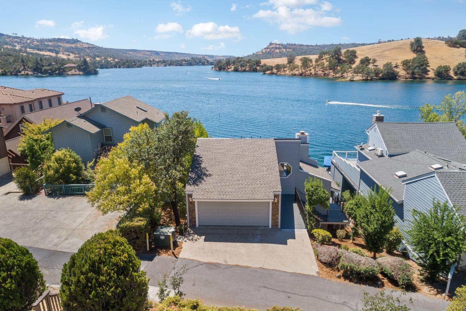 816 Foothill Road Copperopolis, CA 95228 - Photo 3 of 99 Quiet, private road on the big water of North Shore Lake Tulloch!