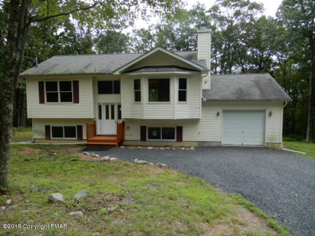 140 Doe Loop Bushkill, PA 18324 - Photo 1 of 17 front