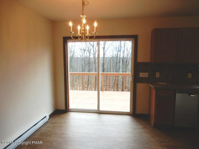 140 Doe Loop Bushkill, PA 18324 - Photo 7 of 17 eat in kitchen