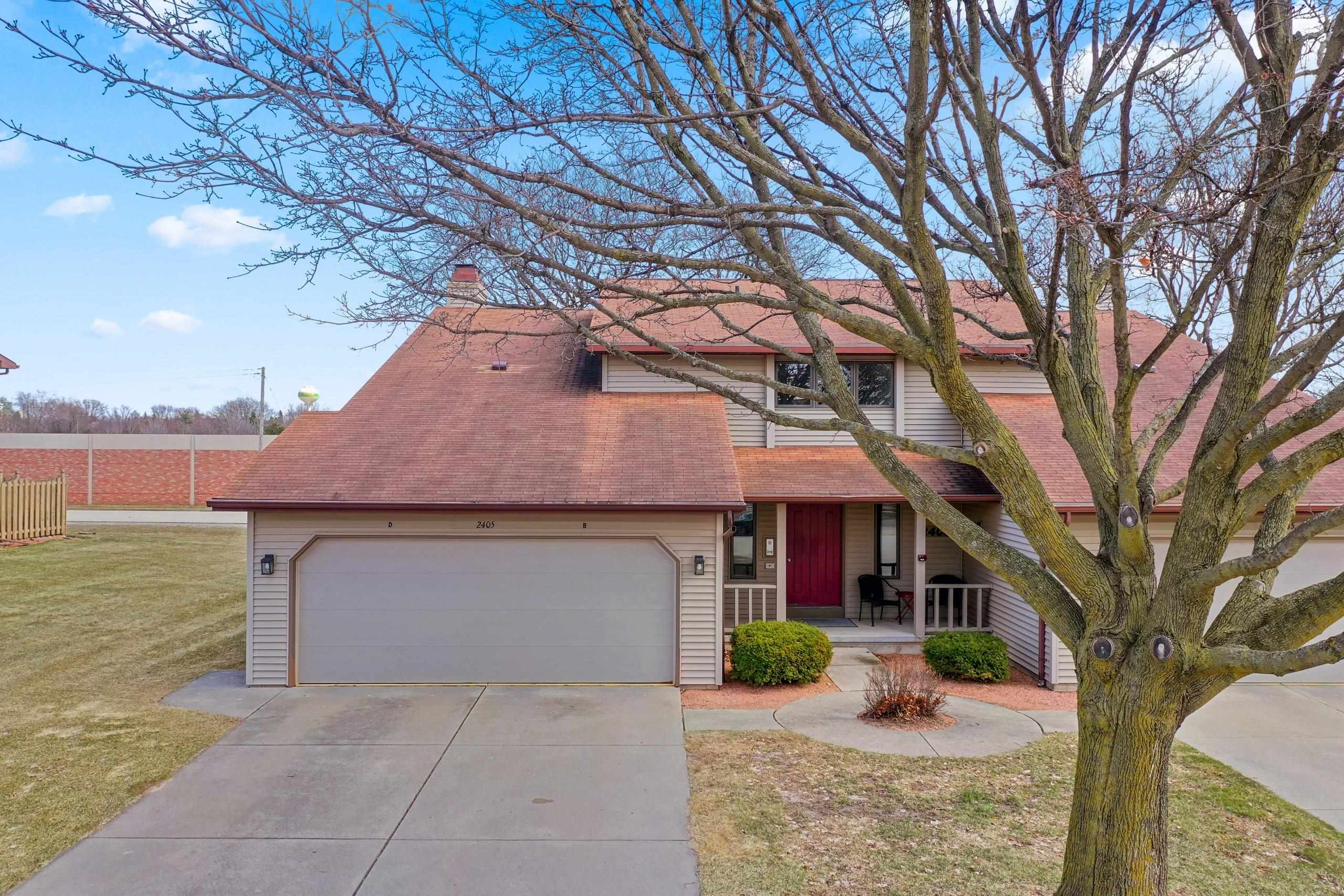 2405 Cedar Ridge Green Bay, WI 54313 - Photo 2 of 38