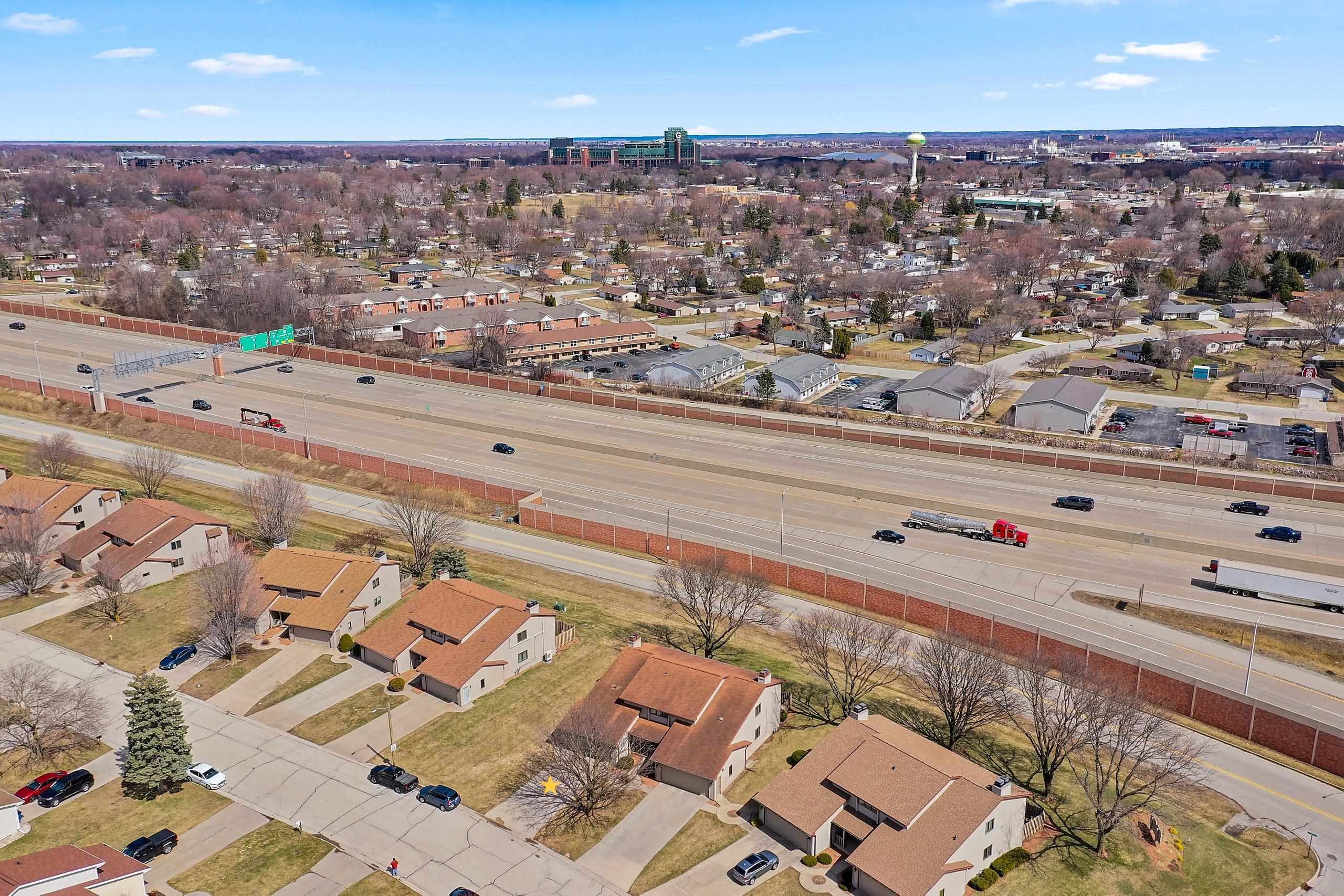 2405 Cedar Ridge Green Bay, WI 54313 - Photo 3 of 38