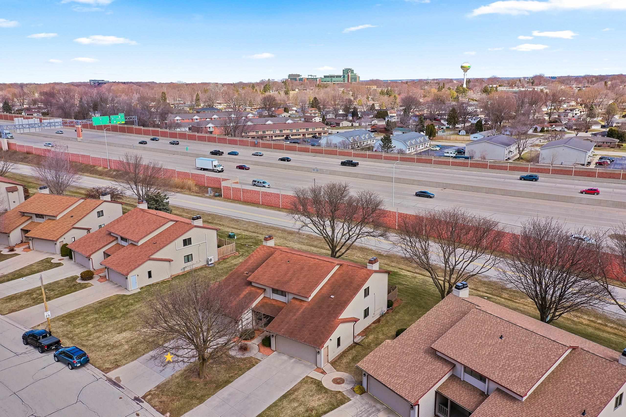 2405 Cedar Ridge Green Bay, WI 54313 - Photo 4 of 38