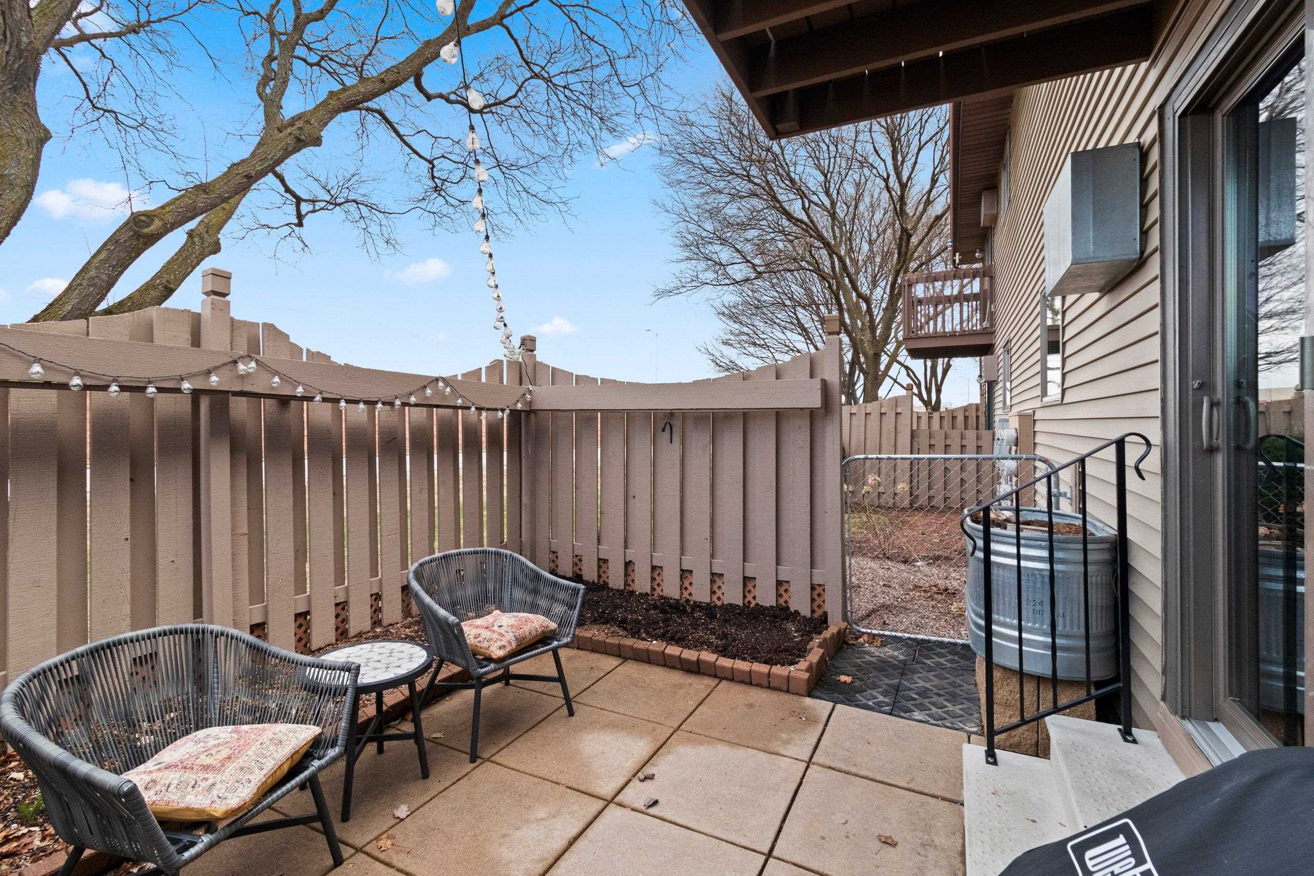 2405 Cedar Ridge Green Bay, WI 54313 - Photo 9 of 38