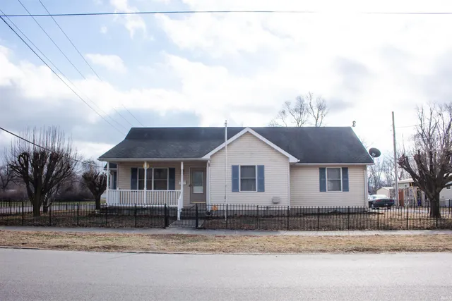 $220,000 | 715 East Oak Street, Princeton, IN 47670