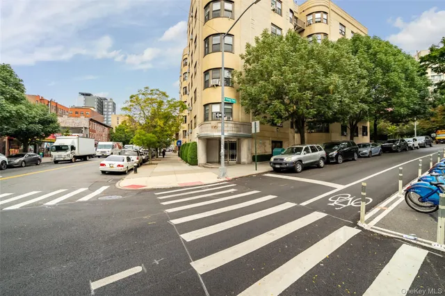 $359,000 | 190 East Mosholu Parkway South, Unit 4C | Bedford Park