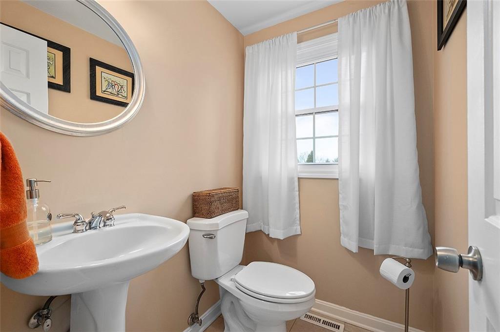 1550 Hastings Mill Road Pittsburgh, PA 15241 - Photo 11 of 25 a bathroom with a toilet a sink and mirror