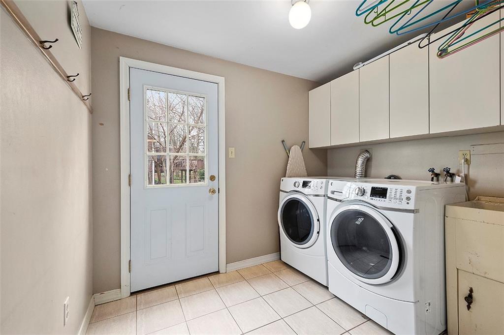 1550 Hastings Mill Road Pittsburgh, PA 15241 - Photo 12 of 25 a utility room with dryer and washer